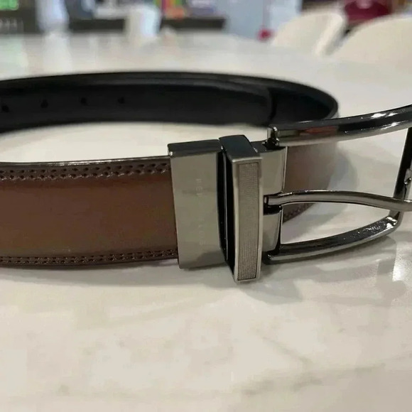 Perry Ellis Reversible Faux Leather Belt Black/ Brown Men’s Size 36/80 - Picture 2 of 7